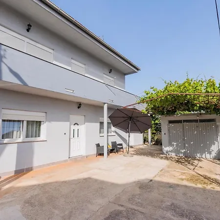 Toni Apartman *