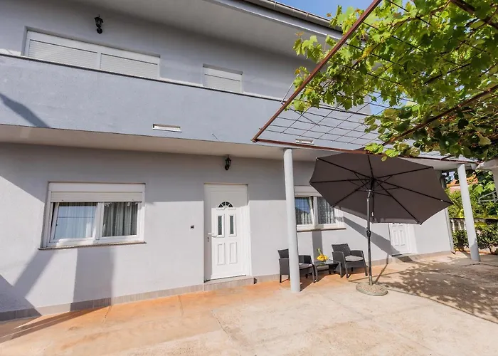 Toni Apartman Zára